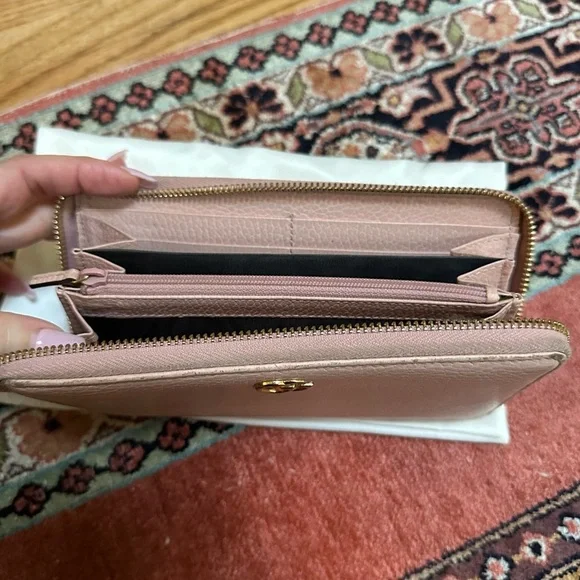 Gucci Marmont Zip Around Continental Wallet in light pink - Picture 11 of 12